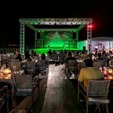 Wind Of Lara & מלון